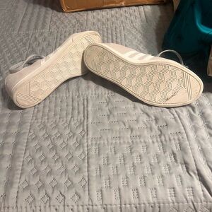 Adidas women’s tennis shoes. Size 10